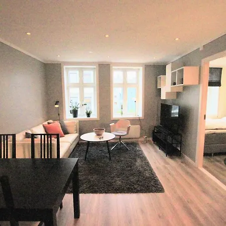 Modern_dark_apartment Apartamento Bergen